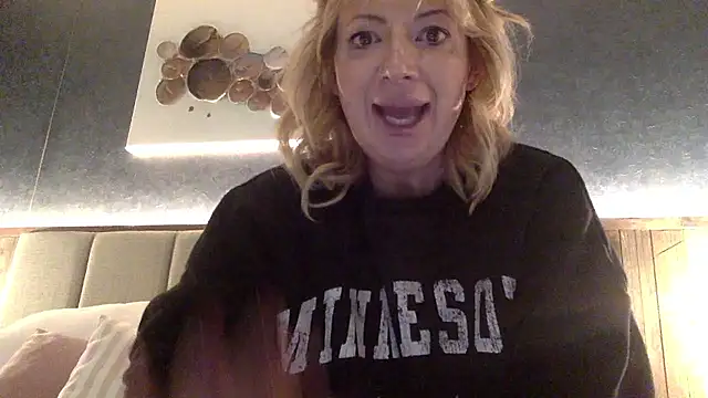 SydneyNoir online show from January 12, 2026, 4:34 pm