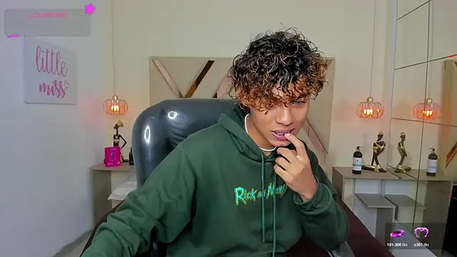 Snapshot of Anyelo_Twink chatting on June 18, 2026, 4:57 am Anyelo Twink online show from June 18, 2026, 4:57 am