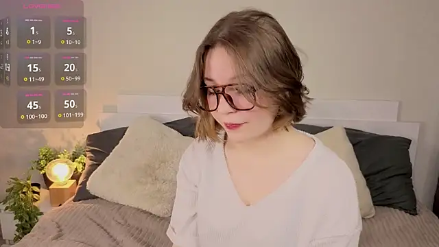Snapshot of Next2Marie chatting on April 30, 2026, 4:52 am Next2Marie online show from April 30, 2026, 4:52 am