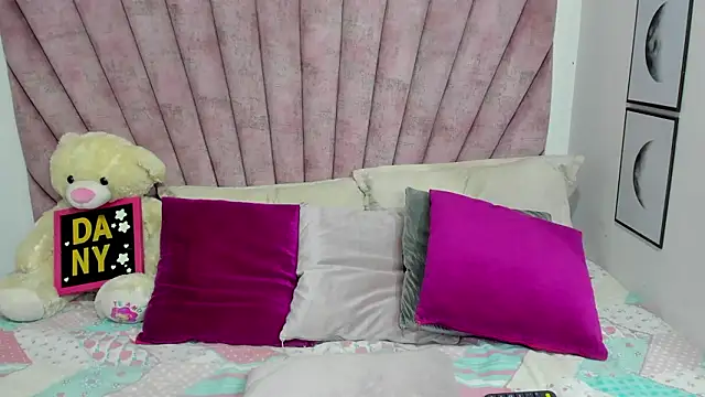 danibellucii  online show from March 25, 2026, 3:45 am