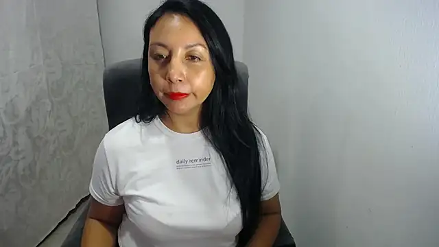 Snapshot of soyElena46 chatting on April 25, 2026, 2:25 pm soyElena46 online show from April 25, 2026, 2:25 pm