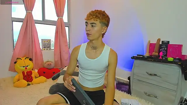 Maiky Cooper01 online show from February 12, 2026, 8:26 pm