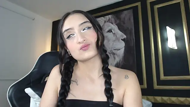 emma hiltonn  online show from February 11, 2026, 2:27 am