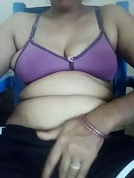 sexyqueen558 online show from April 13, 2026, 8:42 am