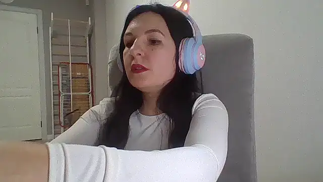 Snapshot of HollySecret77 chatting on February 17, 2026, 3:40 pm HollySecret77 online show from February 17, 2026, 3:40 pm