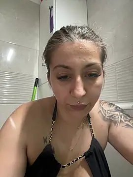 dalia0710 online show from June 25, 2026, 1:04 pm