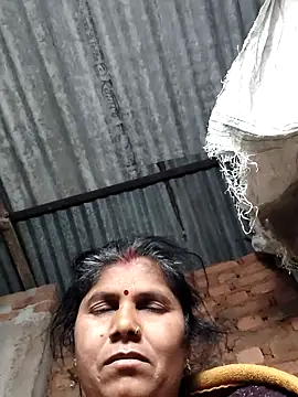 Hot di97 online show from April 17, 2026, 12:02 am