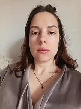 She-Moon online show from May 18, 2026, 5:35 am