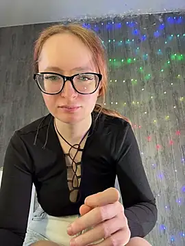 coy girl  online show from February 7, 2026, 11:58 am