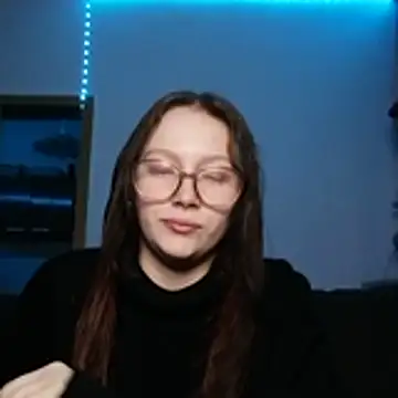 Snapshot of YoungLisaa18 chatting on January 19, 2026, 4:00 pm YoungLisaa18 online show from January 19, 2026, 4:00 pm