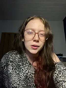 Snapshot of YoungLisaa18 chatting on February 9, 2026, 7:40 pm YoungLisaa18 online show from February 9, 2026, 7:40 pm