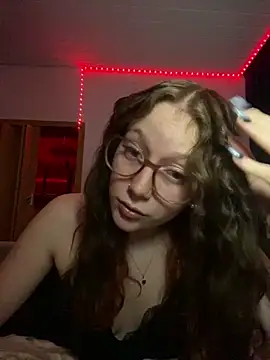 Snapshot of YoungLisaa18 chatting on February 24, 2026, 8:07 pm YoungLisaa18 online show from February 24, 2026, 8:07 pm