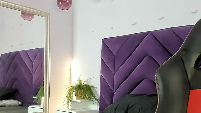 Meeganfoox online show from January 13, 2026, 4:07 am