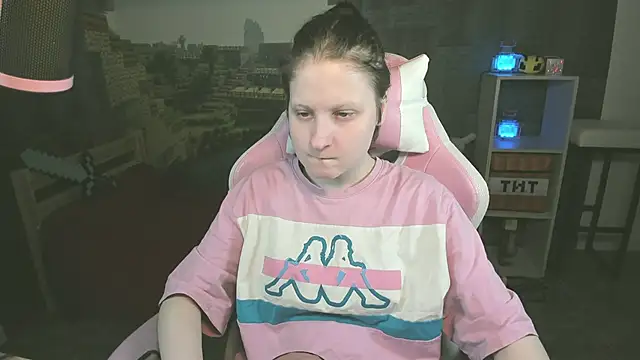 Snapshot of KiraDuvall chatting on February 14, 2026, 4:59 pm KiraDuvall online show from February 14, 2026, 4:59 pm