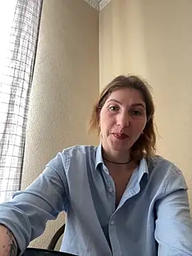 Snapshot of _Crystal_2 chatting on February 6, 2026, 9:45 am Crystal 2 online show from February 6, 2026, 9:45 am