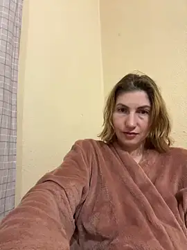 Snapshot of _Crystal_2 chatting on February 9, 2026, 9:19 pm Crystal 2 online show from February 9, 2026, 9:19 pm