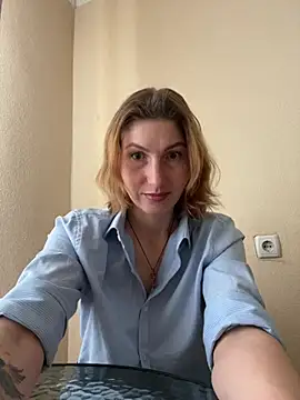 Snapshot of _Crystal_2 chatting on February 19, 2026, 1:40 pm Crystal 2 online show from February 19, 2026, 1:40 pm