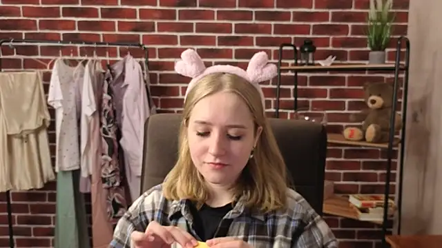 DonnaCole online show from May 18, 2026, 10:43 am