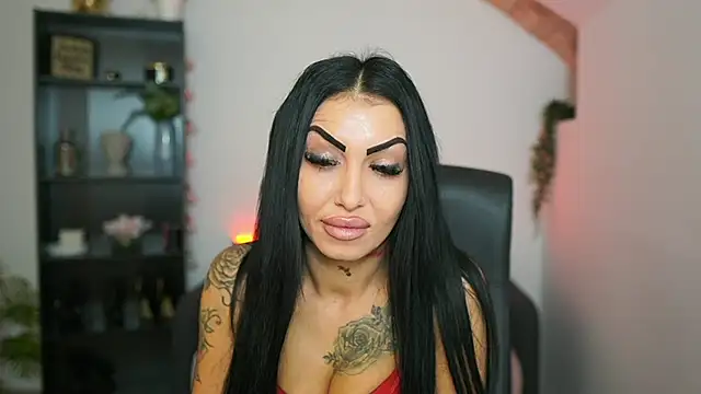 Latinella  online show from January 13, 2026, 7:41 pm