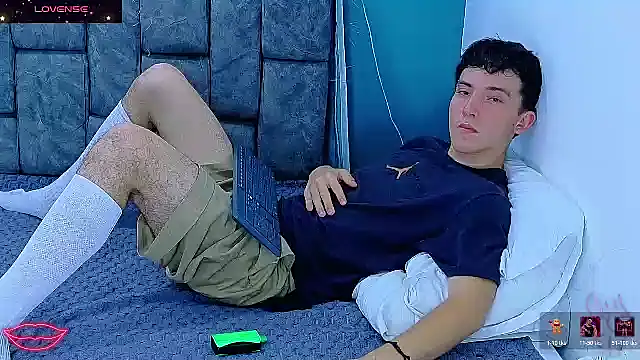 SamBoycash  online show from January 15, 2026, 7:39 pm