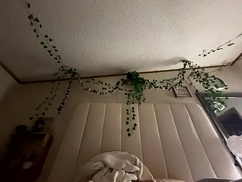 Snapshot of Edd2155ggt chatting on January 13, 2026, 12:27 am Edd2155ggt online show from January 13, 2026, 12:27 am