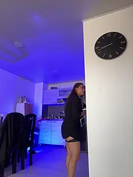 Pretty  Milf online show from April 8, 2026, 1:33 pm