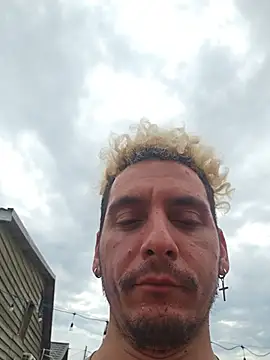 Rayzel White online show from July 24, 2026, 9:40 am