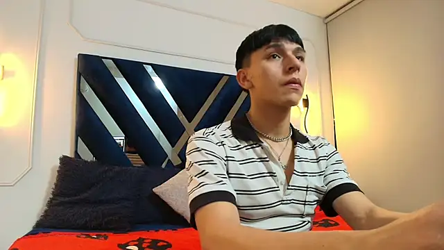 Alexander Collinss online show from February 5, 2026, 3:33 am