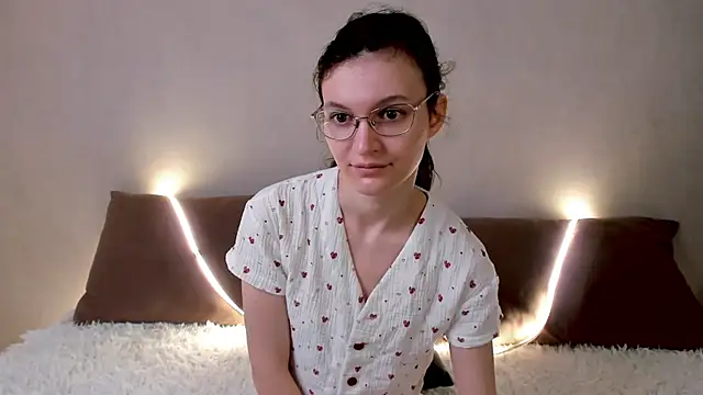 ThoraMarola online show from April 24, 2026, 4:04 am