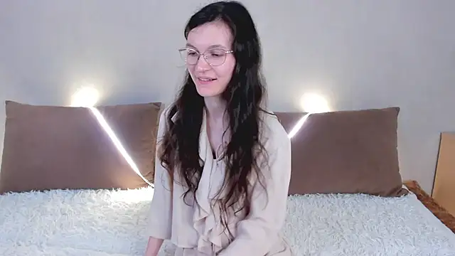 Snapshot of ThoraMarola chatting on May 8, 2026, 5:24 am ThoraMarola online show from May 8, 2026, 5:24 am