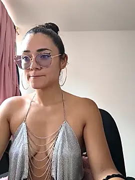 Freyarosse online show from February 5, 2026, 6:34 pm