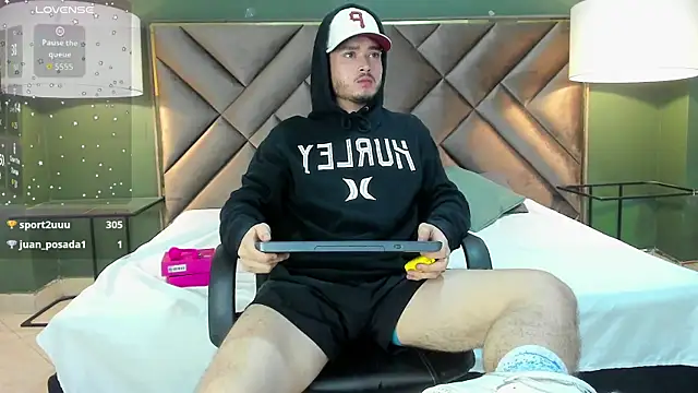 Snapshot of Salvattore_Muller chatting on February 18, 2026, 10:44 am Salvattore Muller online show from February 18, 2026, 10:44 am