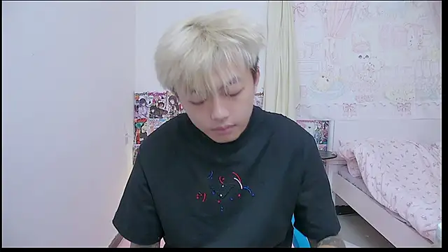 Chocolates-001 online show from April 9, 2026, 11:15 am