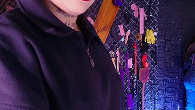 Snapshot of Miss_Juliett_bdsm chatting on May 4, 2026, 2:13 pm Miss Juliett bdsm online show from May 4, 2026, 2:13 pm