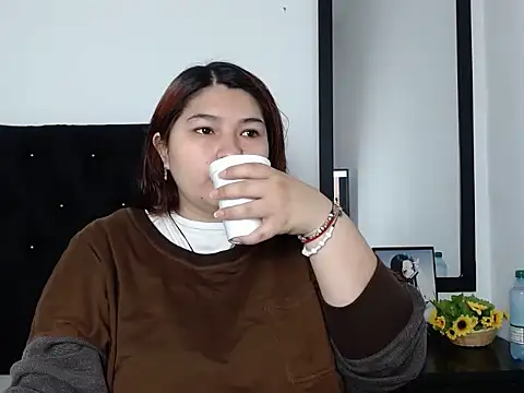 LauraHorny69 online show from February 11, 2026, 1:05 pm