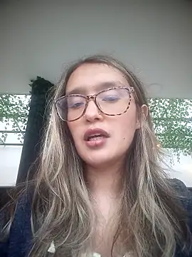 Snapshot of Karla-giraldo_1 chatting on March 18, 2026, 9:51 pm Karla-giraldo 1 online show from March 18, 2026, 9:51 pm