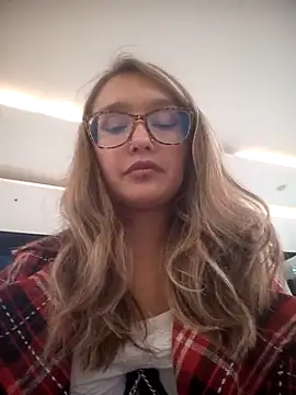 Snapshot of Karla-giraldo_1 chatting on March 25, 2026, 4:57 pm Karla-giraldo 1 online show from March 25, 2026, 4:57 pm