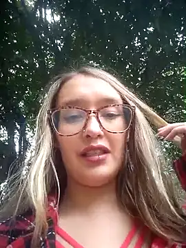 Snapshot of Karla-giraldo_1 chatting on March 31, 2026, 6:52 pm Karla-giraldo 1 online show from March 31, 2026, 6:52 pm