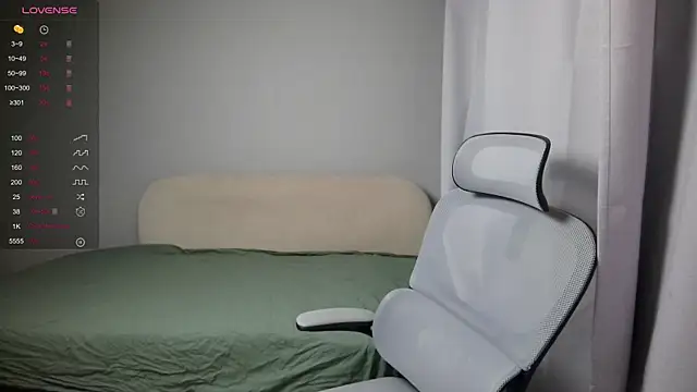 LeonBoykisser online show from February 12, 2026, 1:28 pm