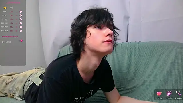 Snapshot of LeonBoykisser chatting on March 7, 2026, 12:57 pm LeonBoykisser online show from March 7, 2026, 12:57 pm