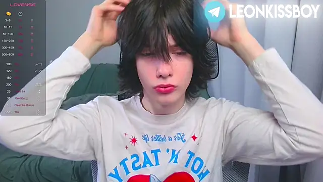 Snapshot of LeonBoykisser chatting on April 10, 2026, 7:07 pm LeonBoykisser online show from April 10, 2026, 7:07 pm