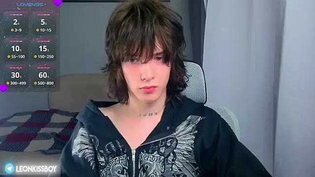 Snapshot of LeonBoykisser chatting on July 1, 2026, 3:45 pm LeonBoykisser online show from July 1, 2026, 3:45 pm