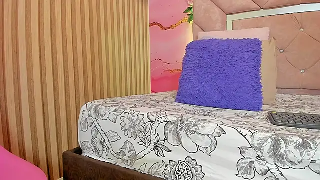 sweet  luna   online show from April 8, 2026, 10:59 am