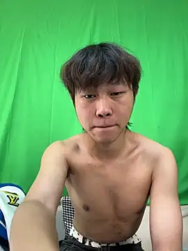 xiaohuangren01 online show from April 17, 2026, 1:47 pm