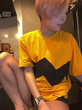 BADBITCHISAKI online show from May 2, 2026, 1:38 pm
