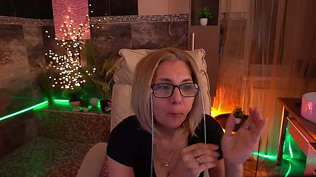 Snapshot of MiaRossy chatting on February 26, 2026, 12:04 pm MiaRossy online show from February 26, 2026, 12:04 pm