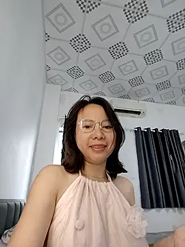 Snapshot of Famrita chatting on April 18, 2026, 11:16 pm Famrita online show from April 18, 2026, 11:16 pm