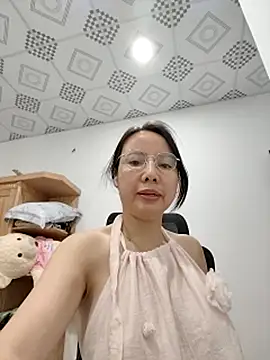 Snapshot of Famrita chatting on April 19, 2026, 11:20 am Famrita online show from April 19, 2026, 11:20 am