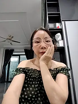 Snapshot of Famrita chatting on May 6, 2026, 9:14 am Famrita online show from May 6, 2026, 9:14 am