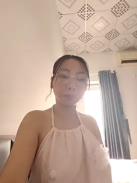 Snapshot of Famrita chatting on May 8, 2026, 1:11 am Famrita online show from May 8, 2026, 1:11 am